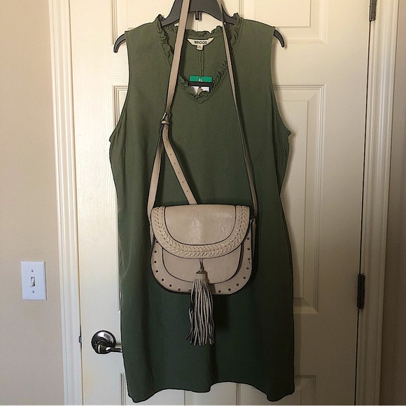 Steve Madden Nude Front Fringe Tassel Crossbody Saddle Bag - Picture 13 of 16